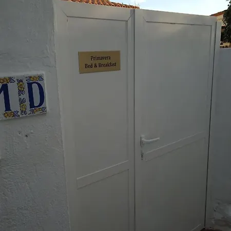 Primavera Bed And Breakfast. Bed & Breakfast L'Alfas del Pi
